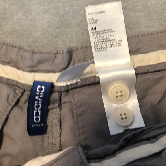 H&M Cargo Shorts, Size 30 - Picture 4 of 4
